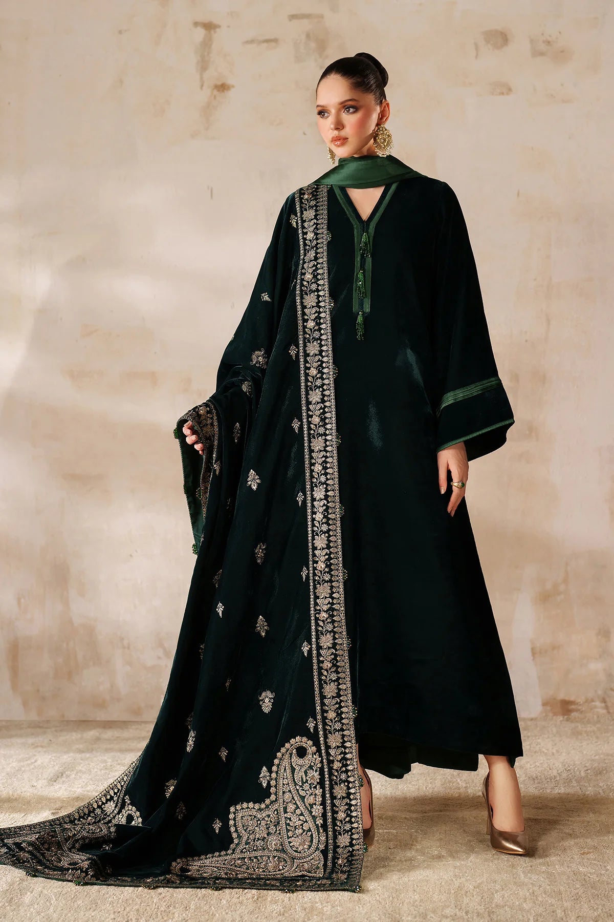 EMBROIDERED VELVET SHAWL VS-63 | Baroque