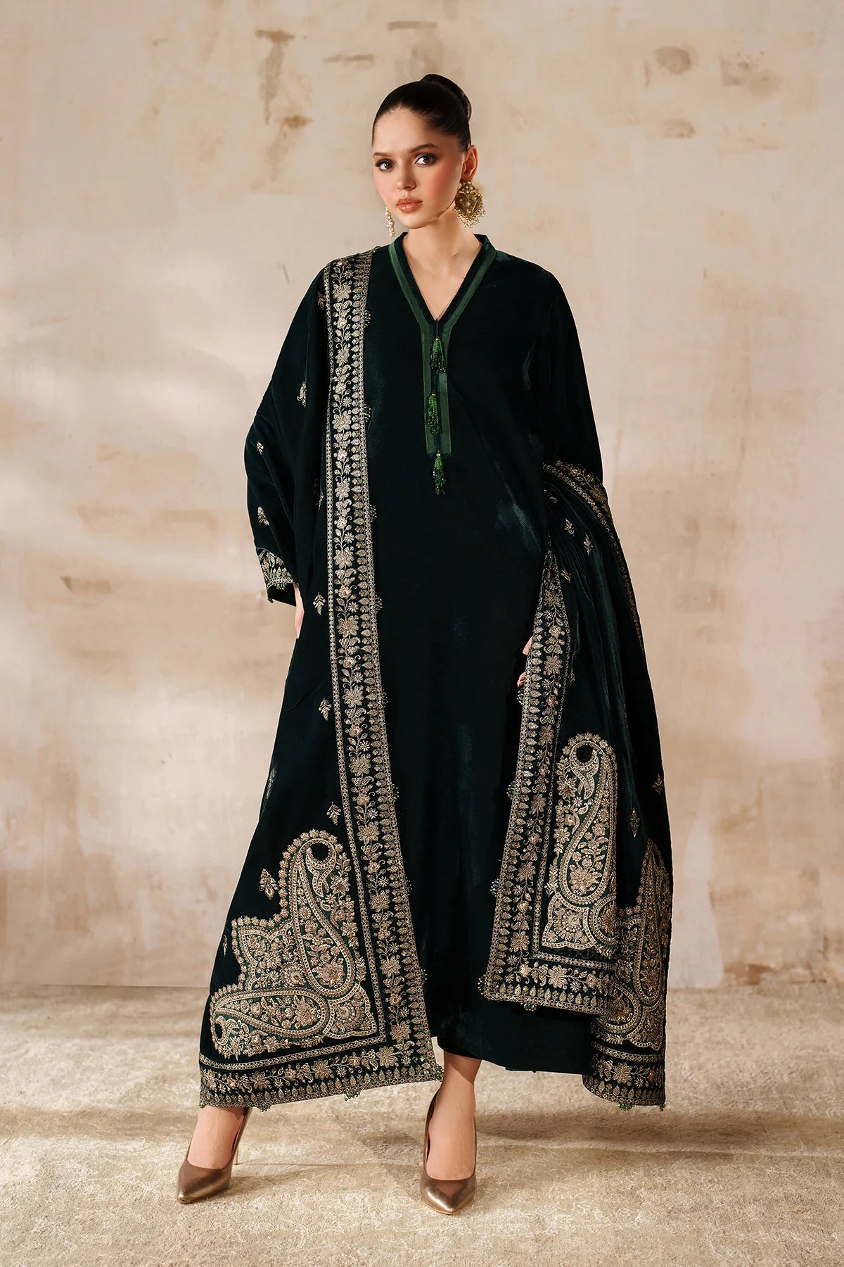 EMBROIDERED VELVET SHAWL VS-63 | Baroque