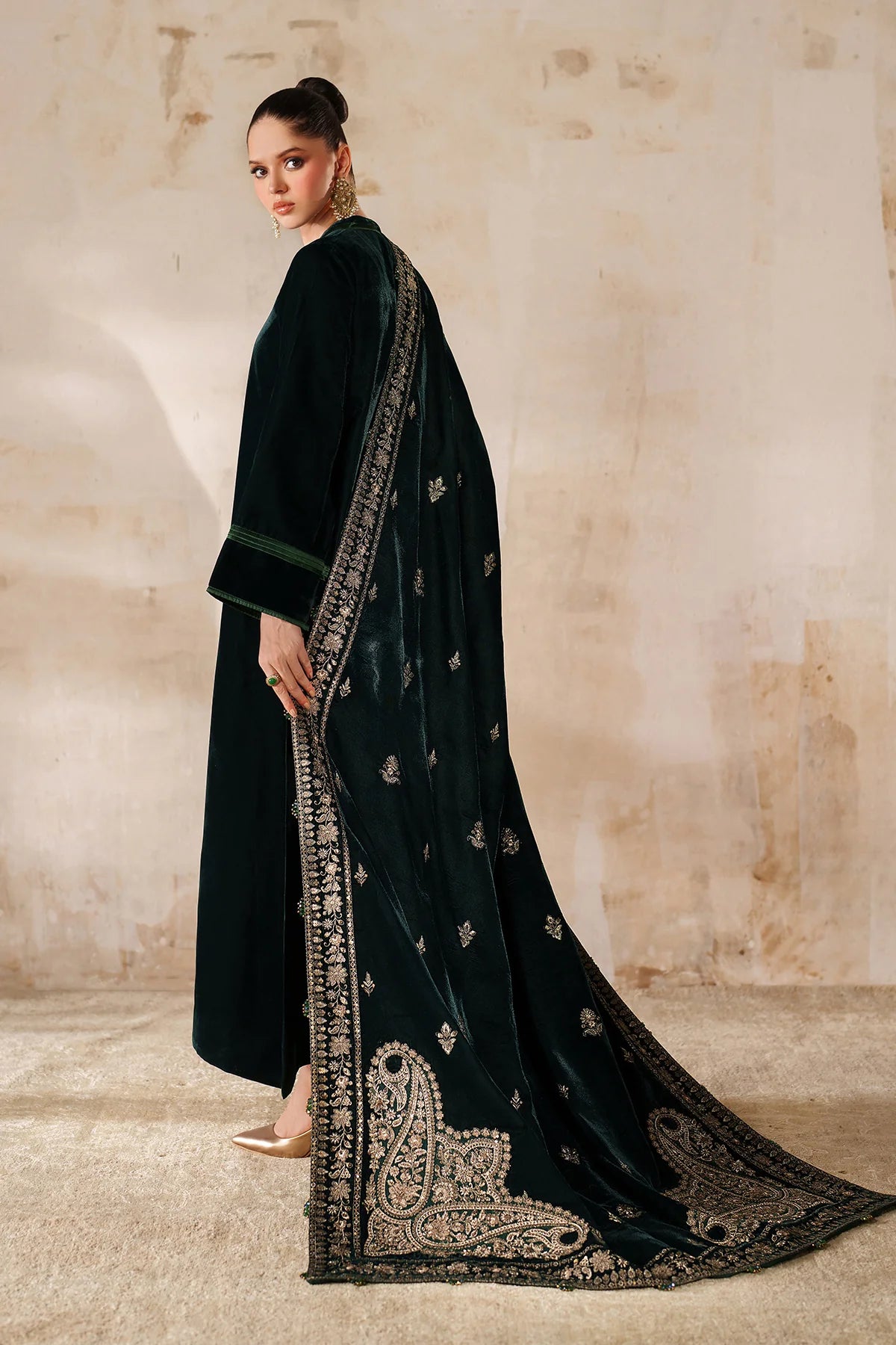 EMBROIDERED VELVET SHAWL VS-63 | Baroque