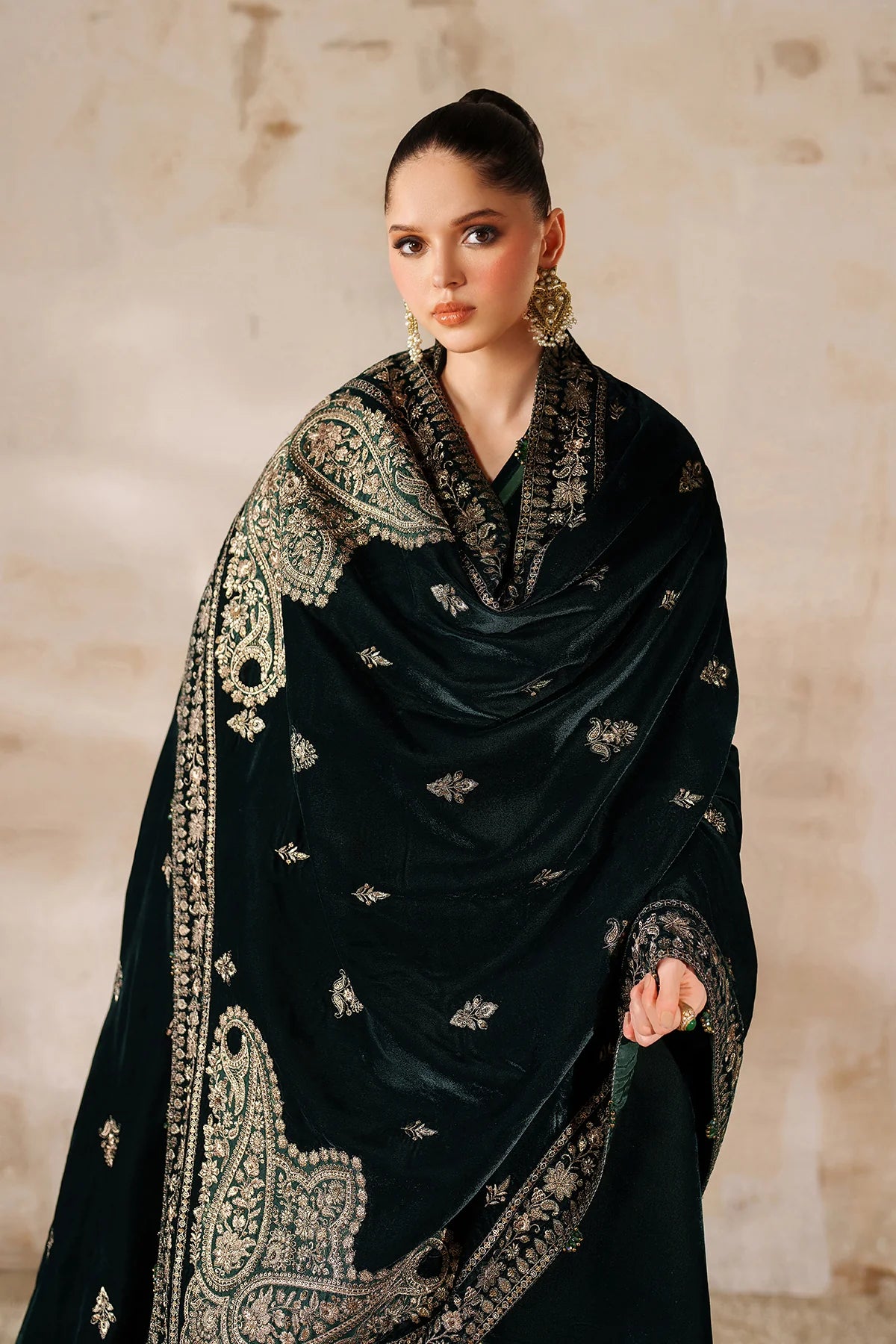EMBROIDERED VELVET SHAWL VS-63 | Baroque