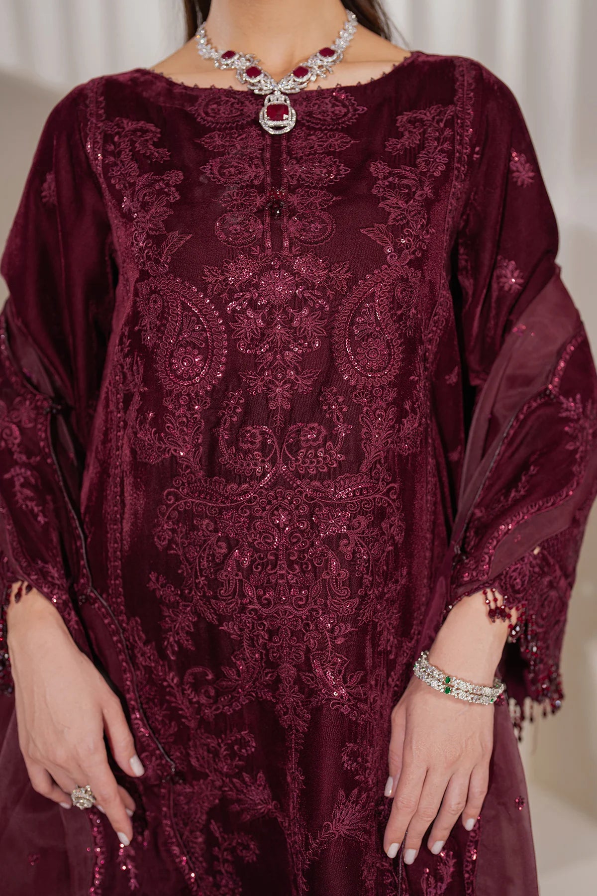 EMBROIDERED VELVET SF-758 | Baroque