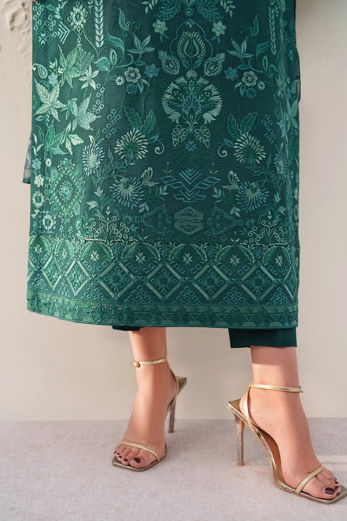 EFUF4383 | UNSTITCHED | Baroque