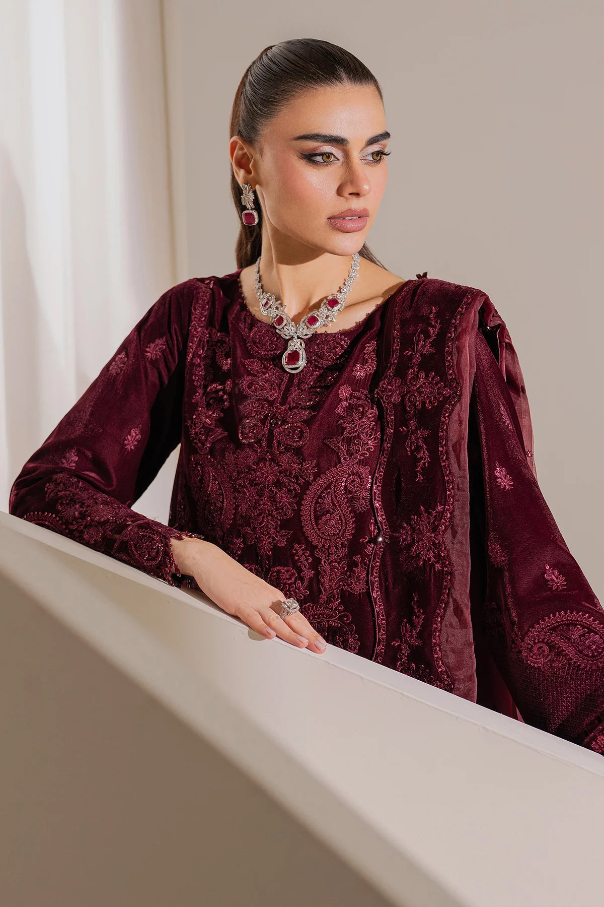 EMBROIDERED VELVET SF-758 | Baroque