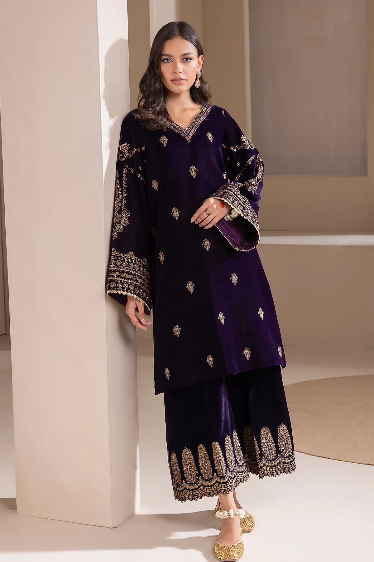 EMBROIDERED VELVET UF-420 | Baroque
