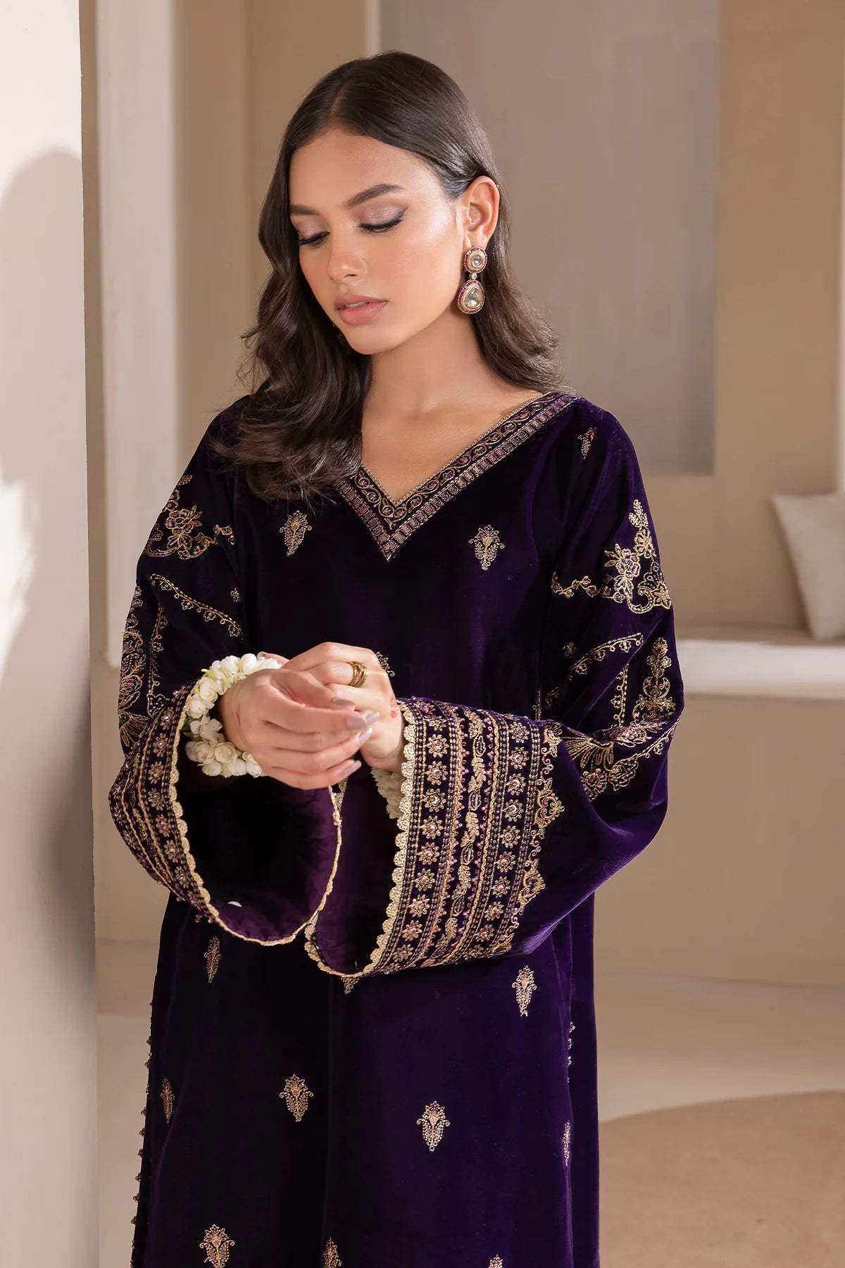 EMBROIDERED VELVET UF-420 | Baroque