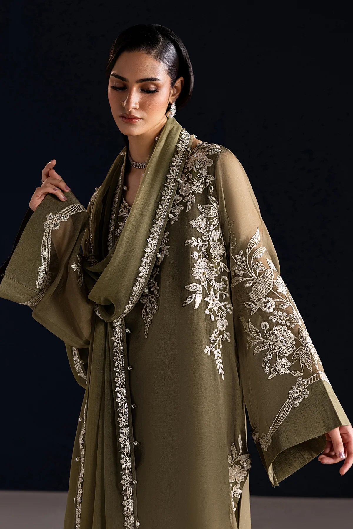 EFPR1323 | New In | Baroque
