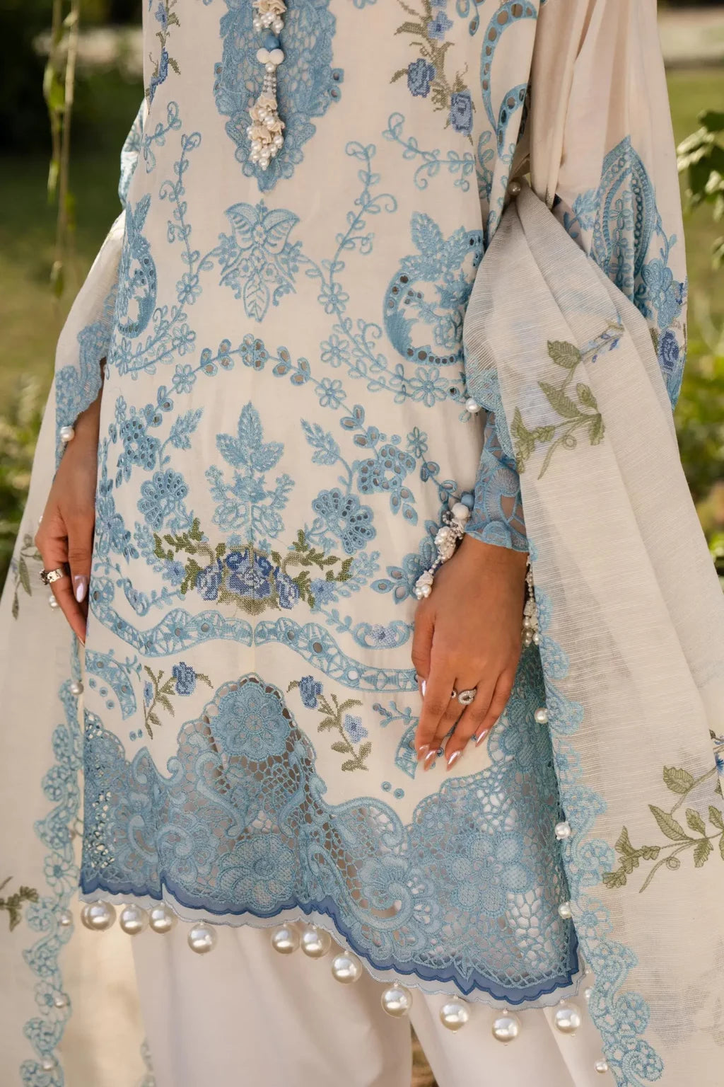 Sana Safinaz Luxury Lawn 2024 | 4A