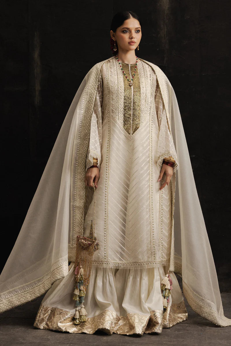 ZARRIN | STUDIO PORTRAITS | Zara Shahjahan