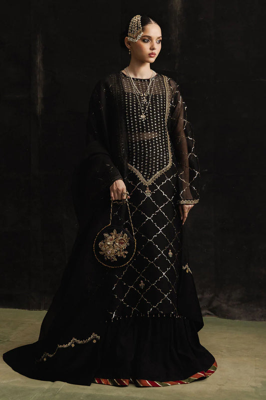 KUBRA | STUDIO PORTRAITS | Zara Shahjahan