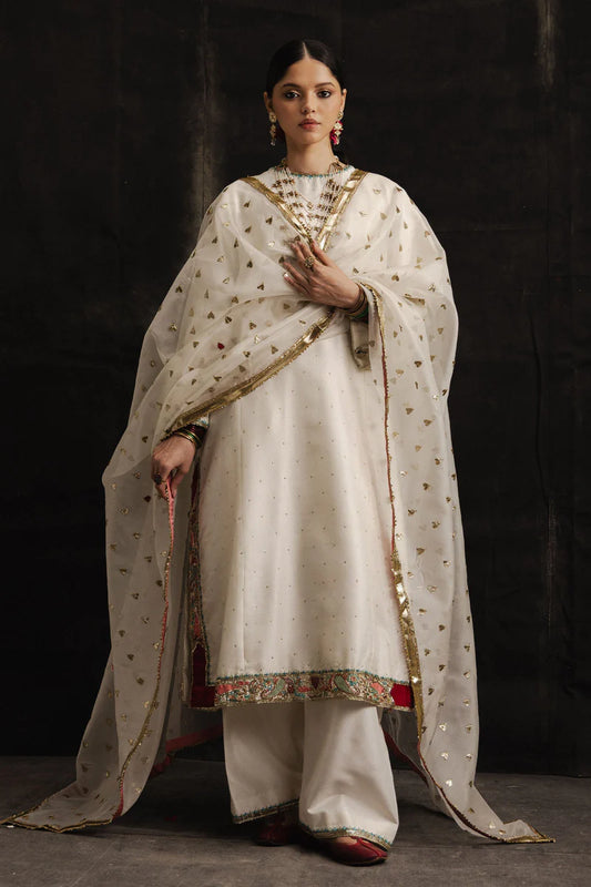 PEEPAL | STUDIO PORTRAITS | Zara Shahjahan