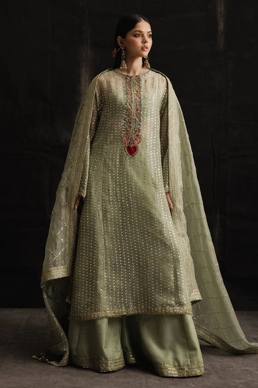 MARVI | STUDIO PORTRAITS | Zara Shahjahan