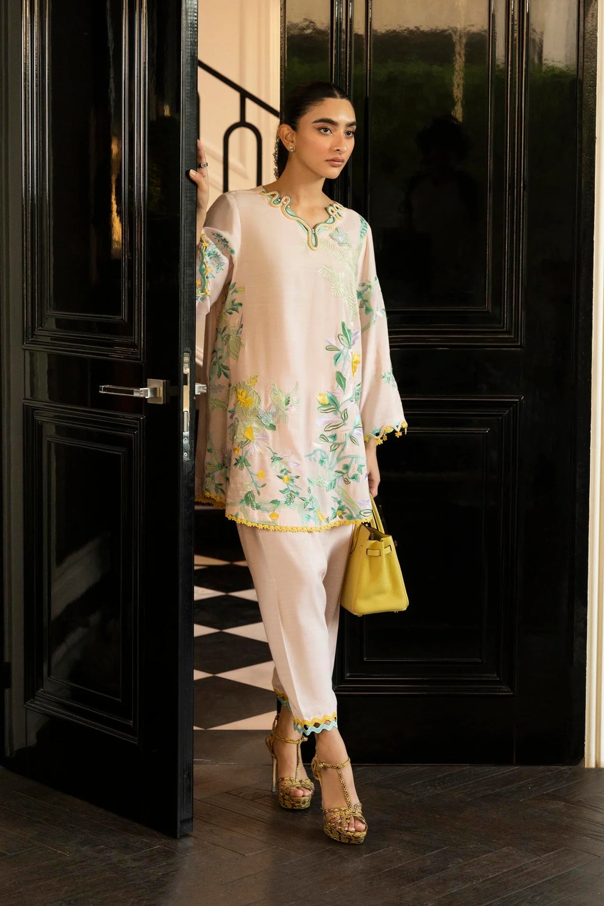 FW25SM027P2T | Safi & Me - Raw Silk Edit | SANA SAFINAZ