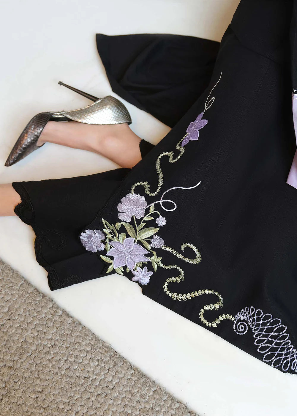 Luna | Basic Pret'26 | Saira Shakira