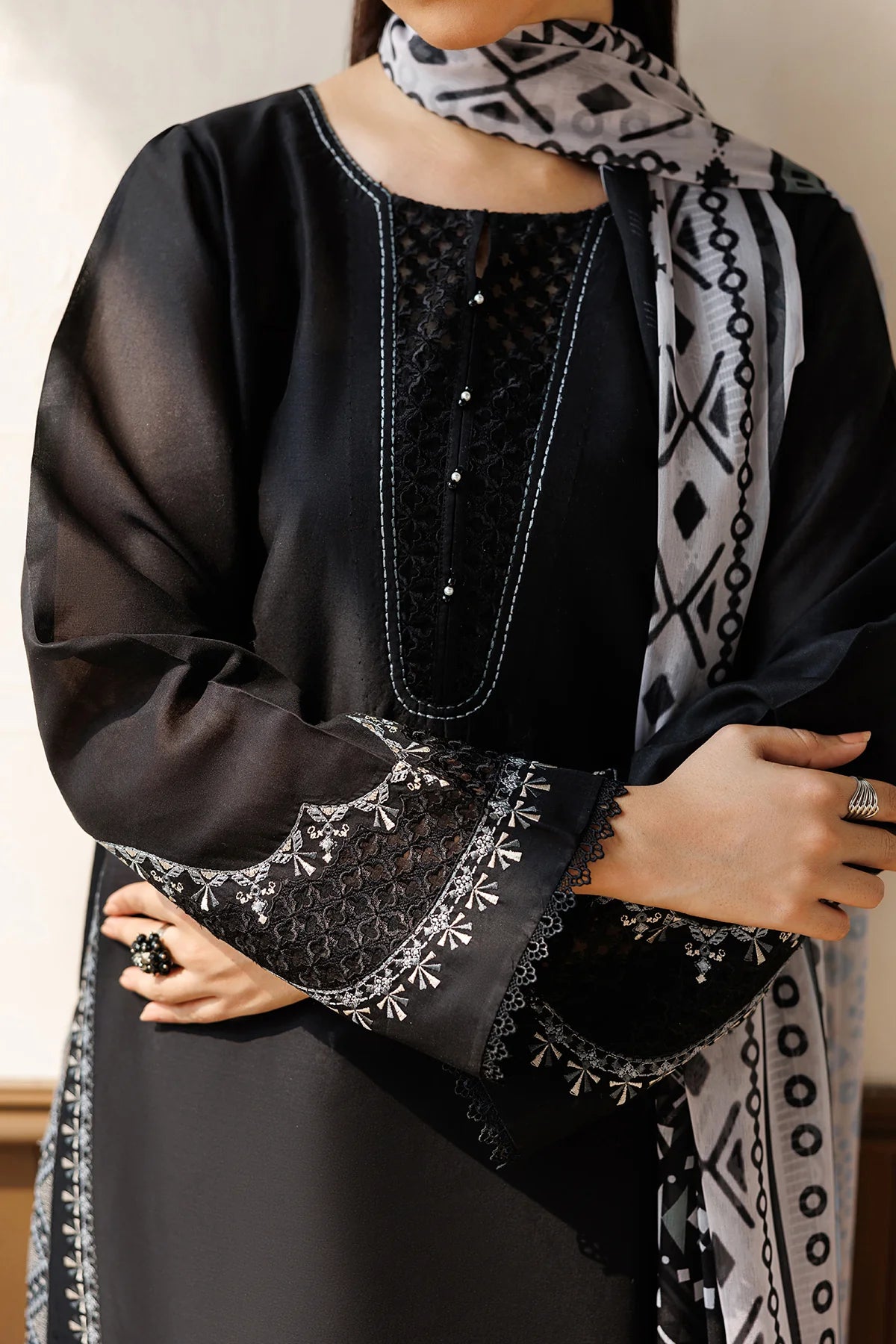 ESPR1366 | New In | Baroque