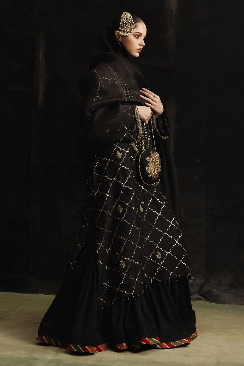 KUBRA | STUDIO PORTRAITS | Zara Shahjahan