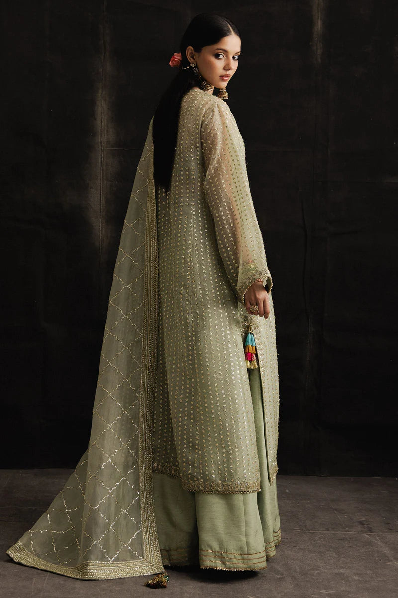 MARVI | STUDIO PORTRAITS | Zara Shahjahan