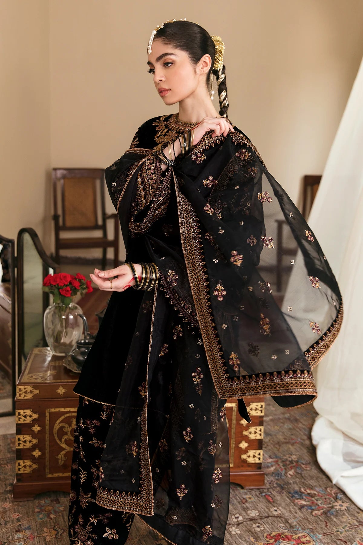 EMBROIDERED VELVET UF-253 | Baroque