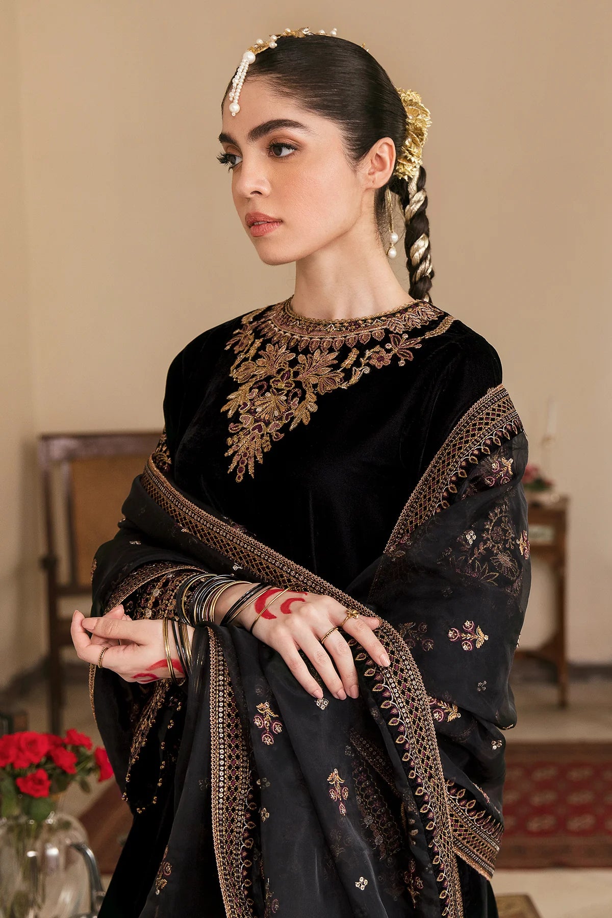 EMBROIDERED VELVET UF-253 | Baroque