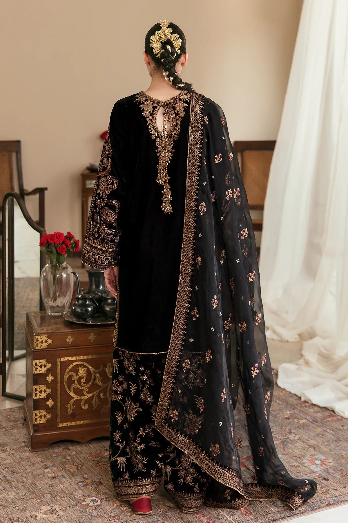 EMBROIDERED VELVET UF-253 | Baroque
