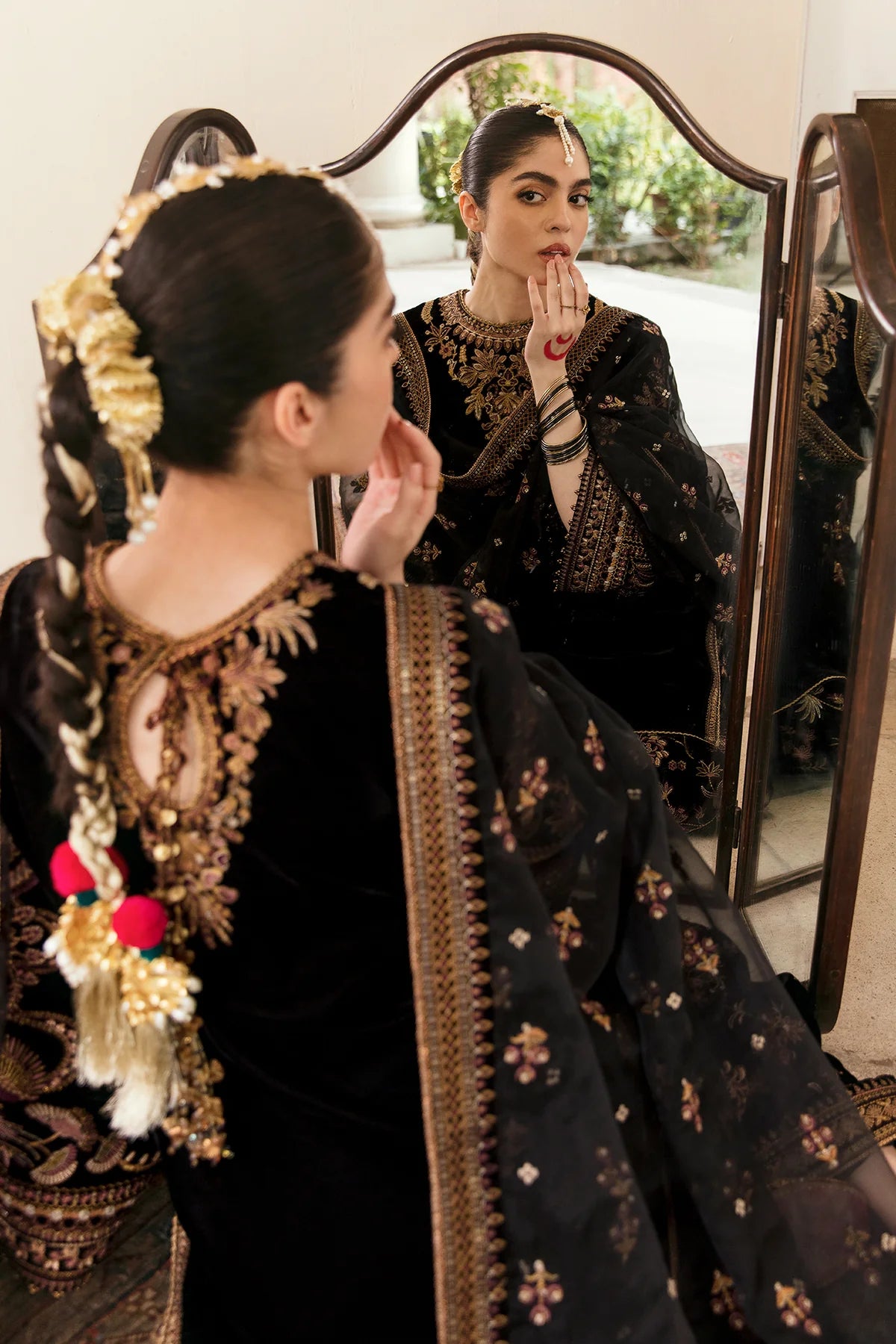 EMBROIDERED VELVET UF-253 | Baroque