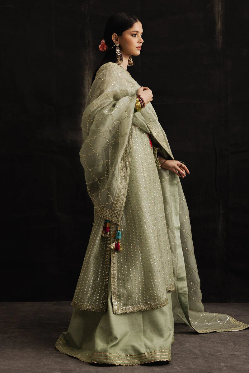 MARVI | STUDIO PORTRAITS | Zara Shahjahan