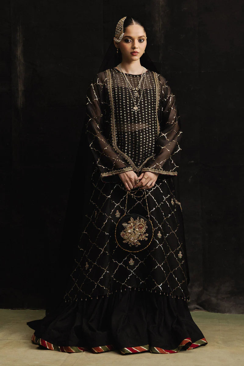 KUBRA | STUDIO PORTRAITS | Zara Shahjahan