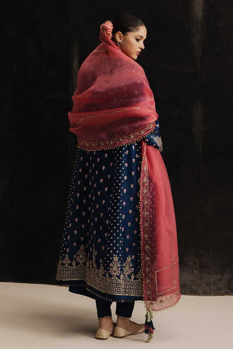 PARIZAAD | STUDIO PORTRAITS | Zara Shahjahan