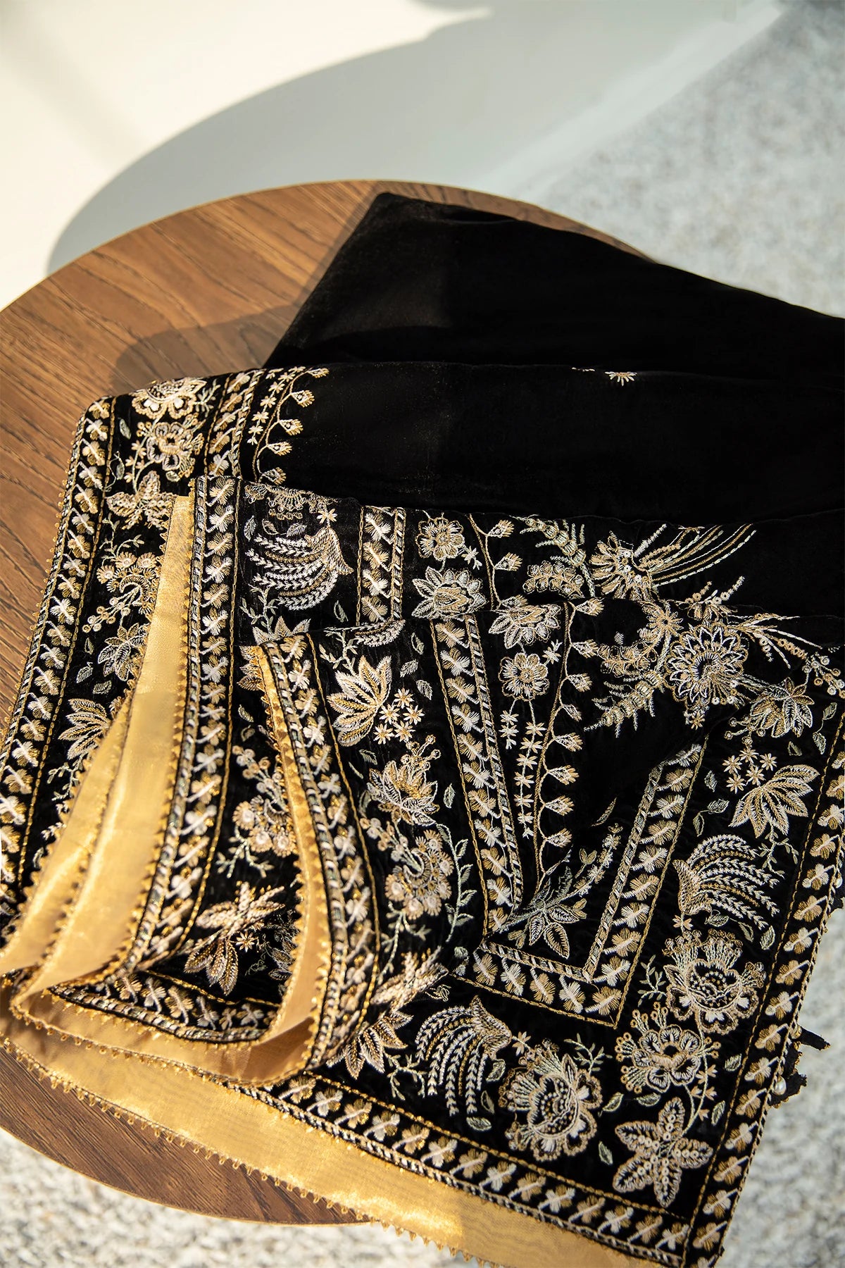 EMBROIDERED VELVET SHAWL VS-24 | Baroque