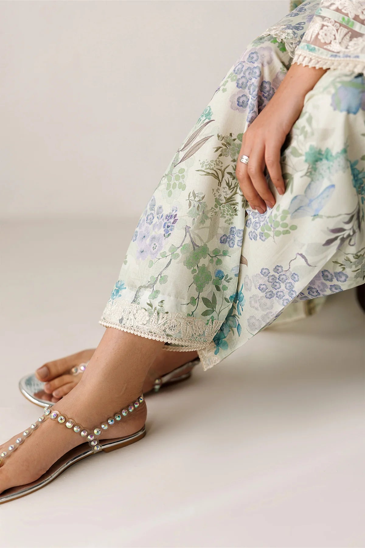 ESUF4417 | UNSTITCHED | Baroque