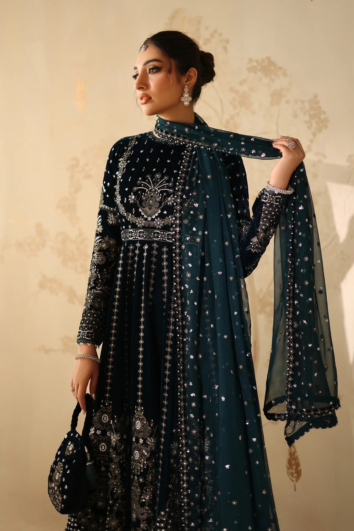 EMBROIDERED VELVET SF-4318 | Baroque