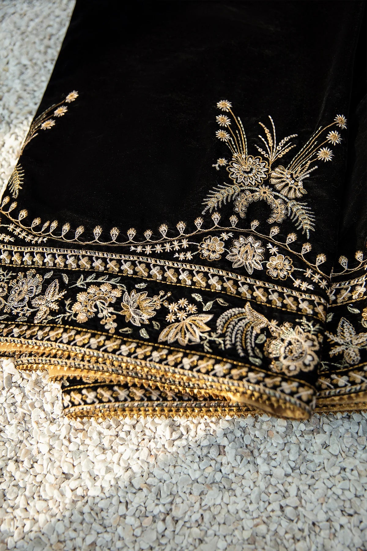 EMBROIDERED VELVET SHAWL VS-24 | Baroque