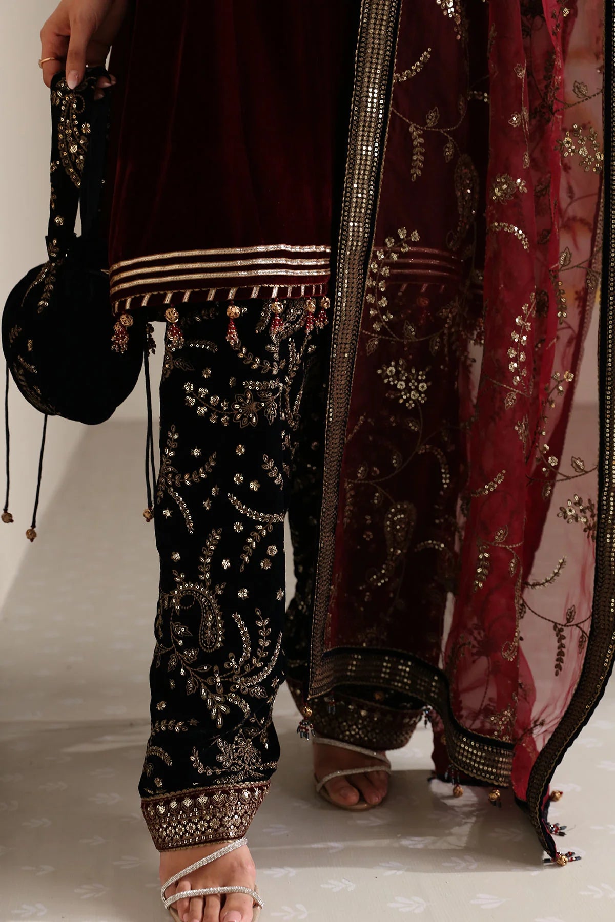 JZ-VF-D2018-0 | EMBROIDERED VELVET FORMAL | Jazmin