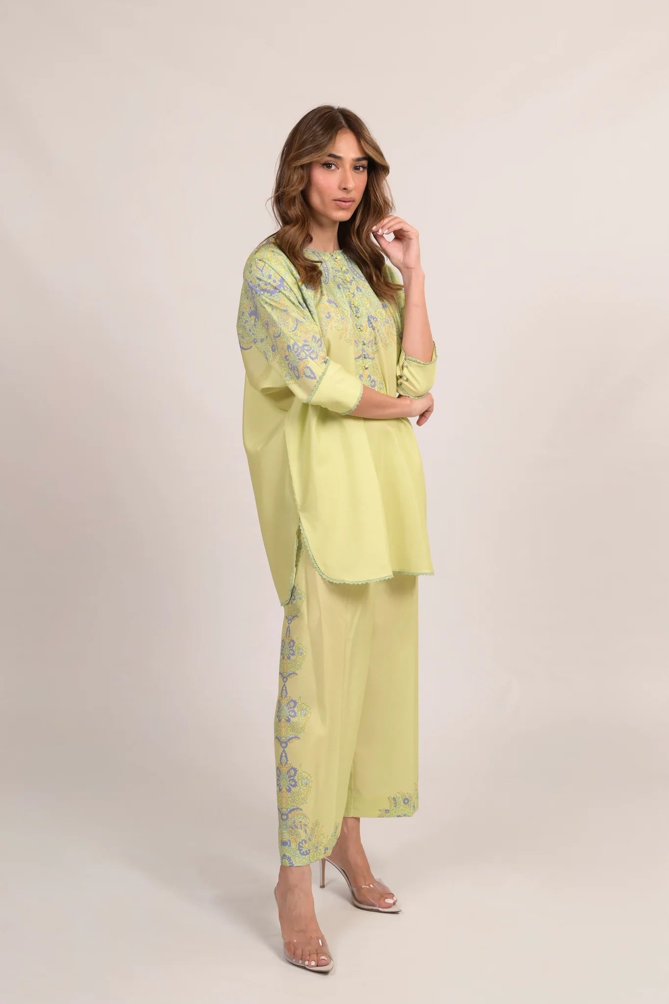 Kiyana B | BARAÉ KHANOM