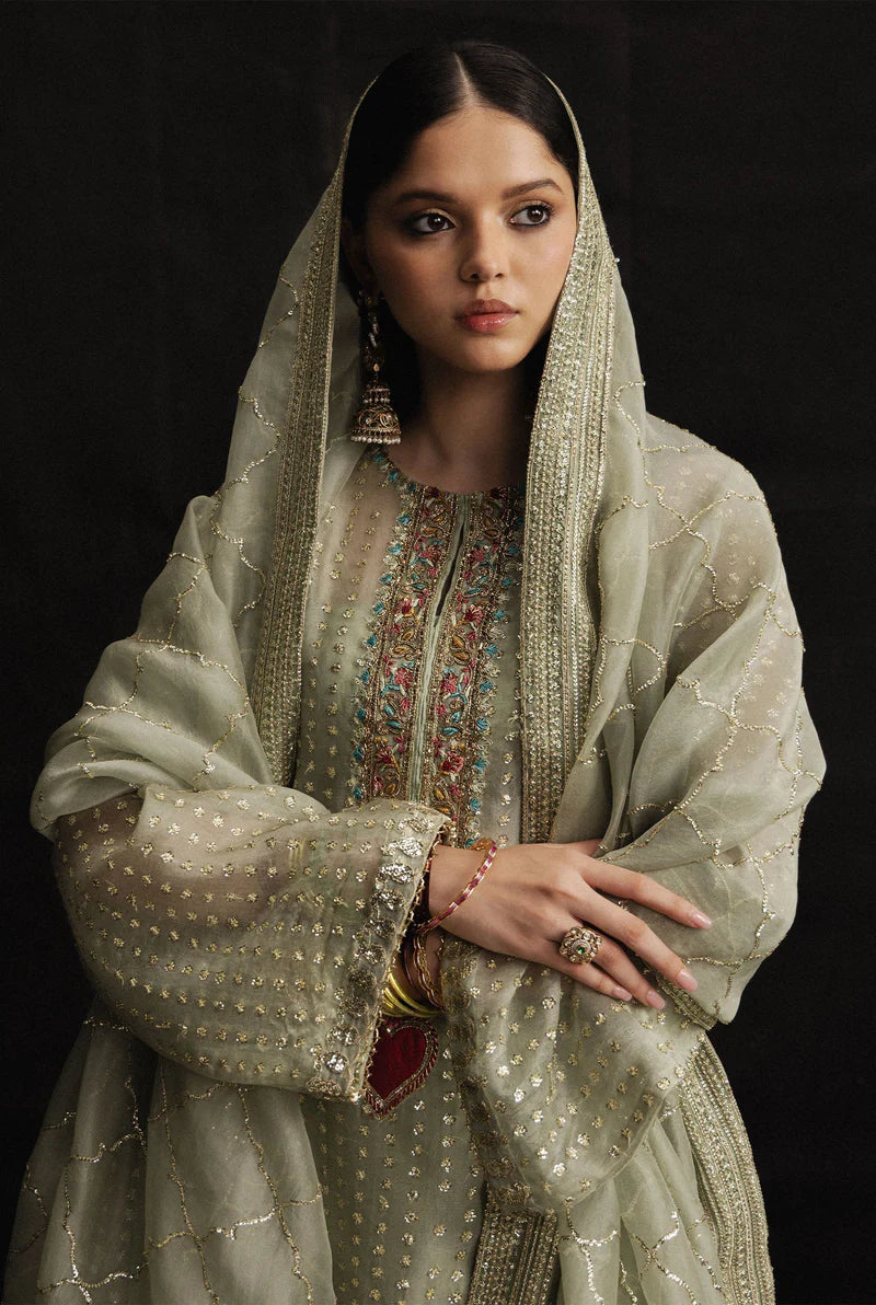 MARVI | STUDIO PORTRAITS | Zara Shahjahan