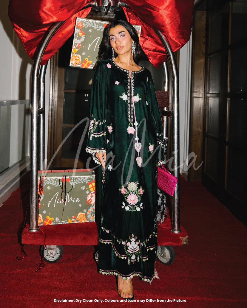 Mistletoe | Winter Edit I |  Nia Mia