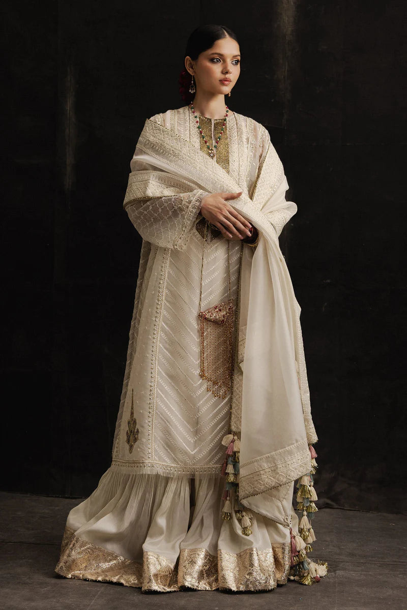 ZARRIN | STUDIO PORTRAITS | Zara Shahjahan