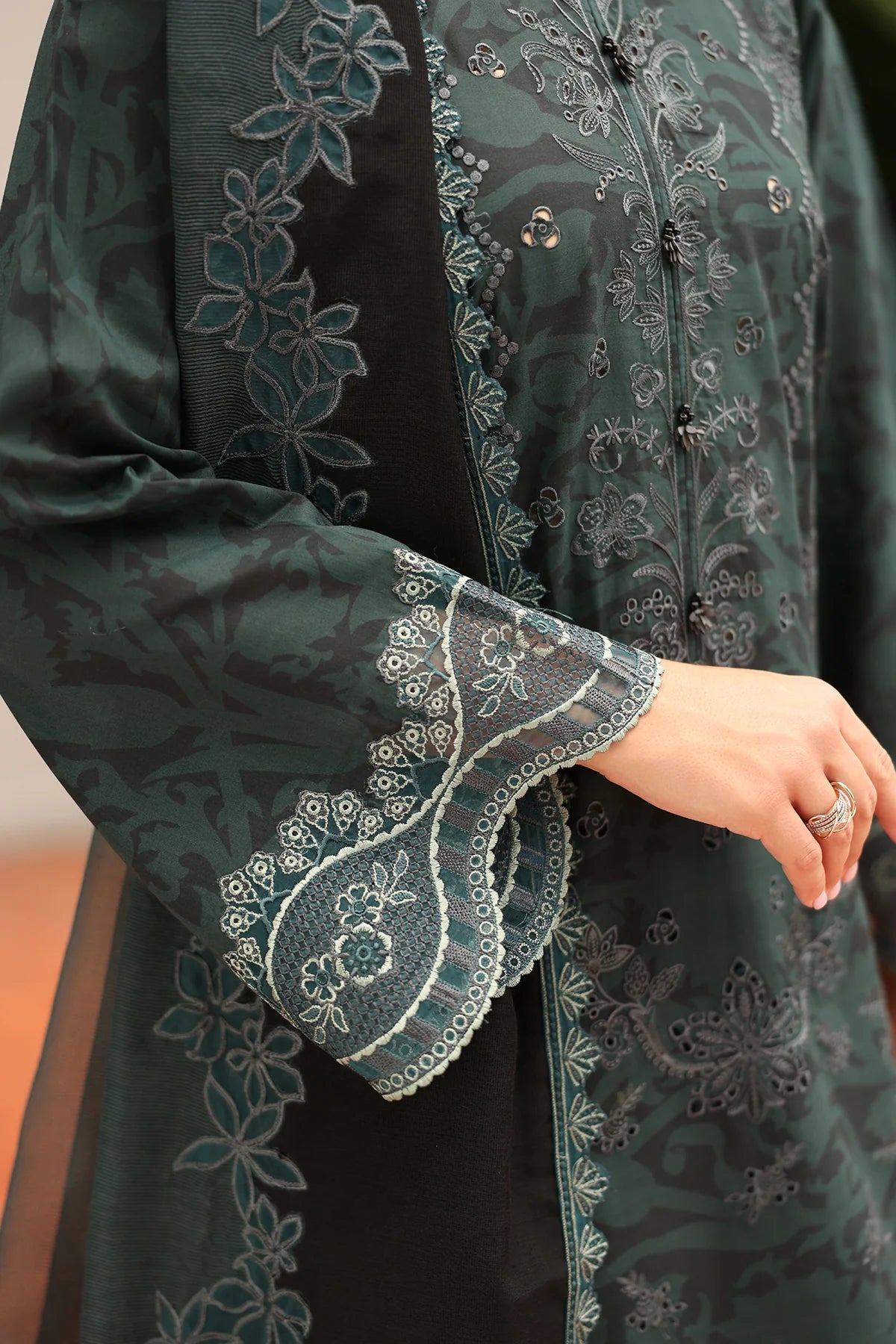 ESUF4253 | UNSTITCHED | Baroque