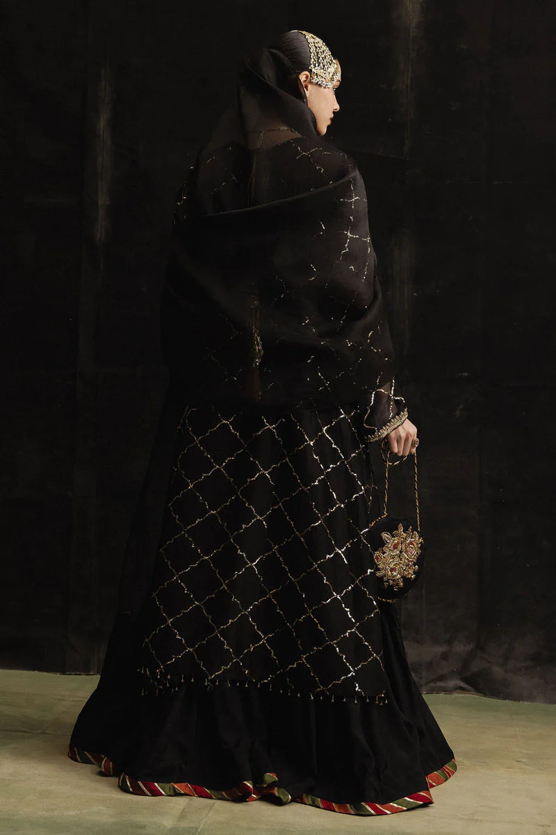 KUBRA | STUDIO PORTRAITS | Zara Shahjahan