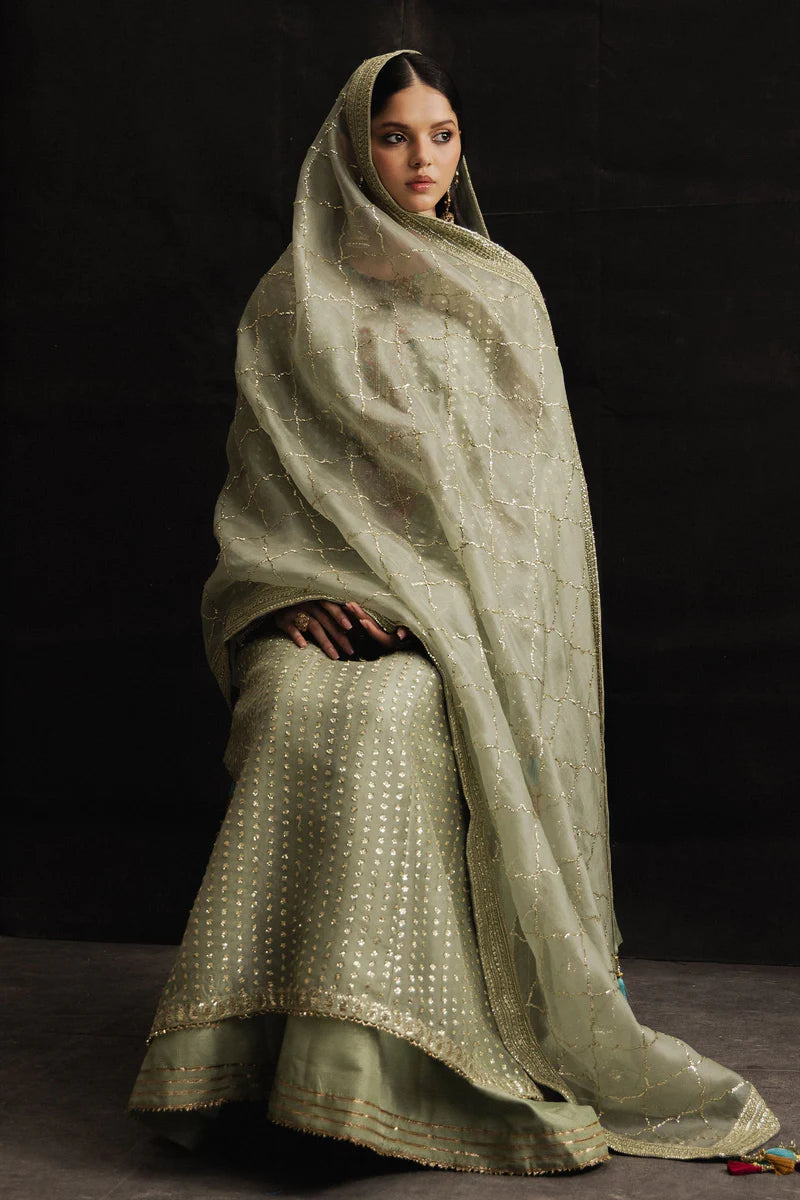 MARVI | STUDIO PORTRAITS | Zara Shahjahan