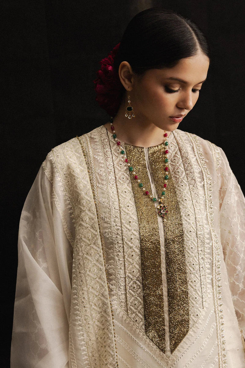 ZARRIN | STUDIO PORTRAITS | Zara Shahjahan