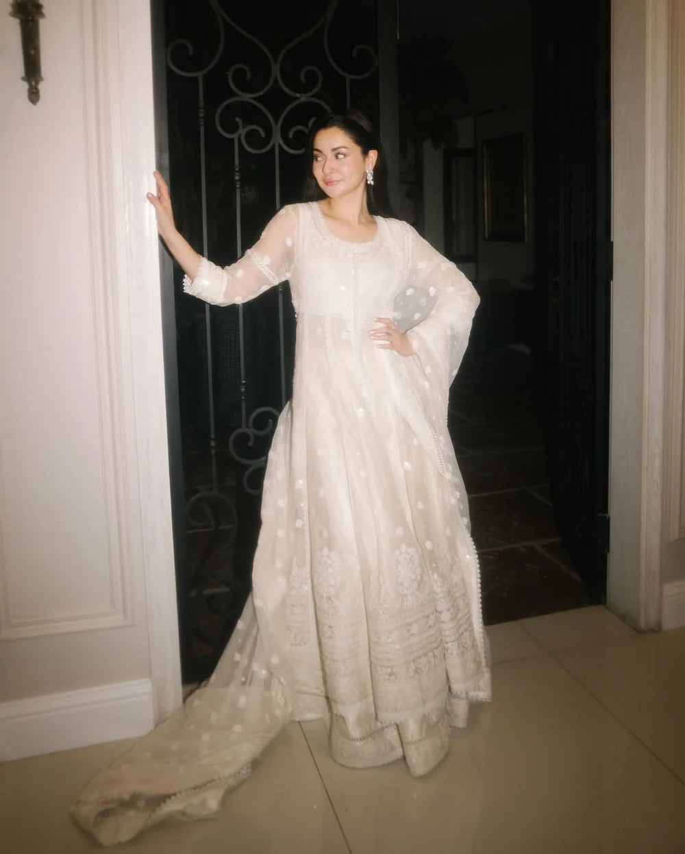 HANIA AMIR - WHITE PISHWAS | Rizwan Beyg