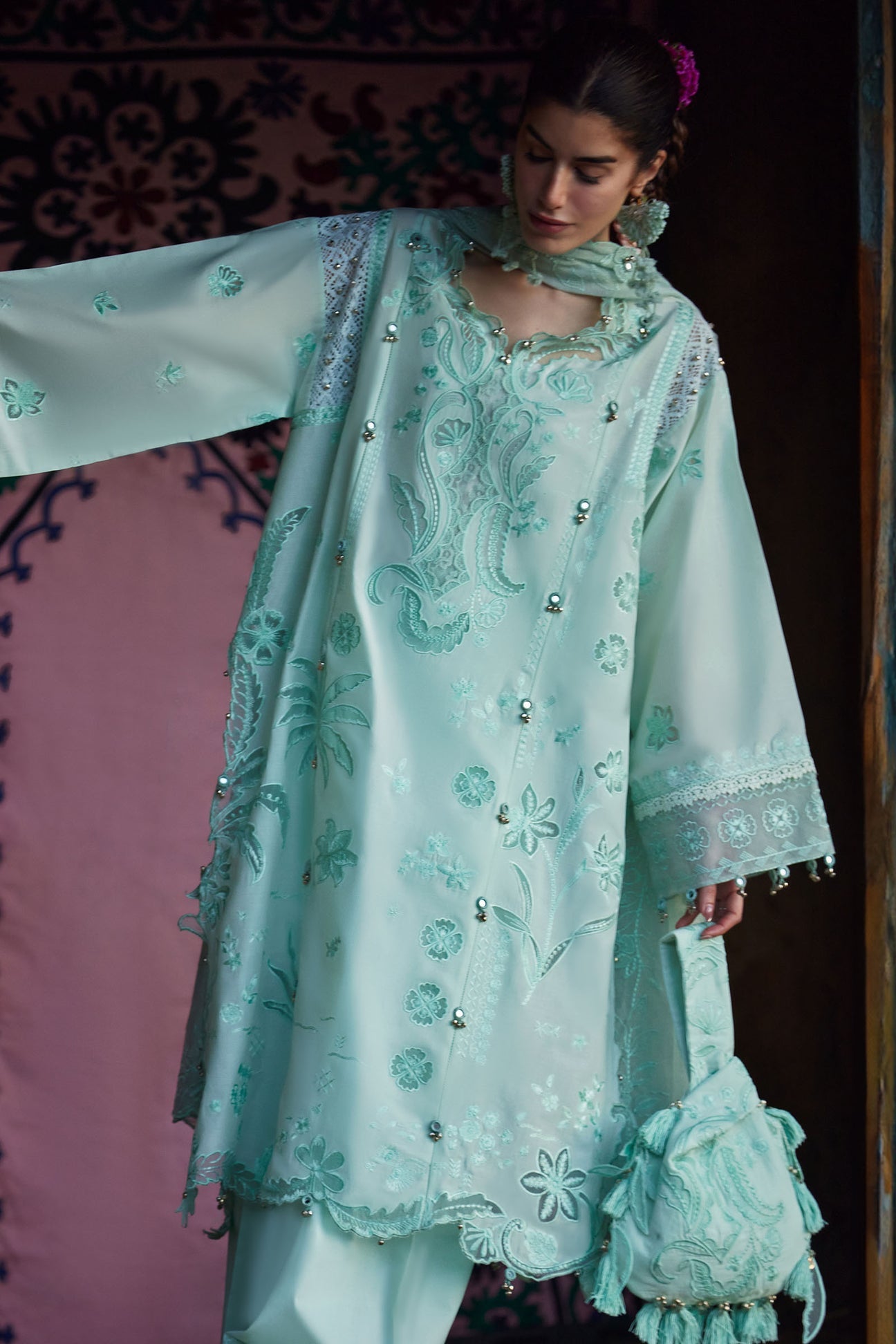 FĚN YÙN 粉韵 (ZL26-09 A) | Zaha Festive Lawn’26