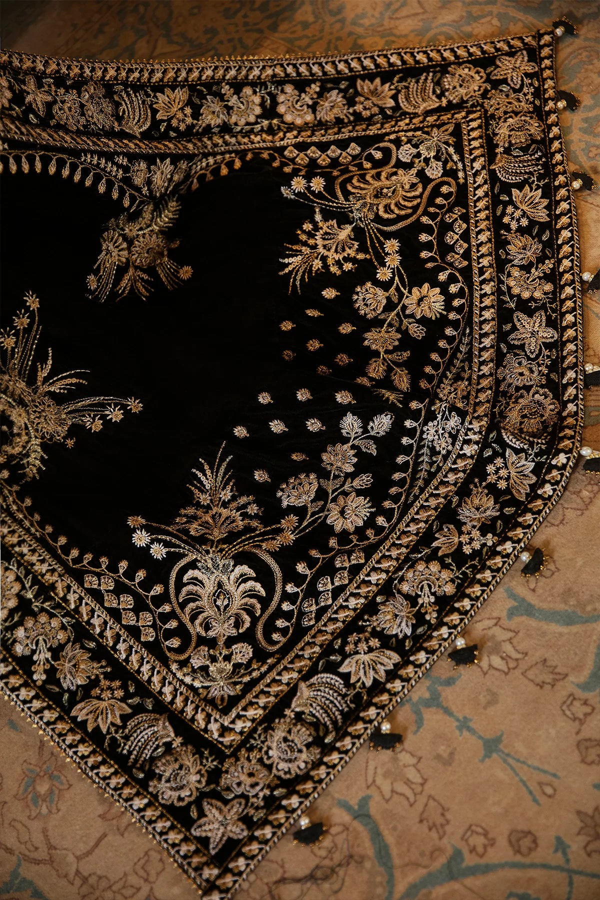 EMBROIDERED VELVET SHAWL VS-24 | Baroque