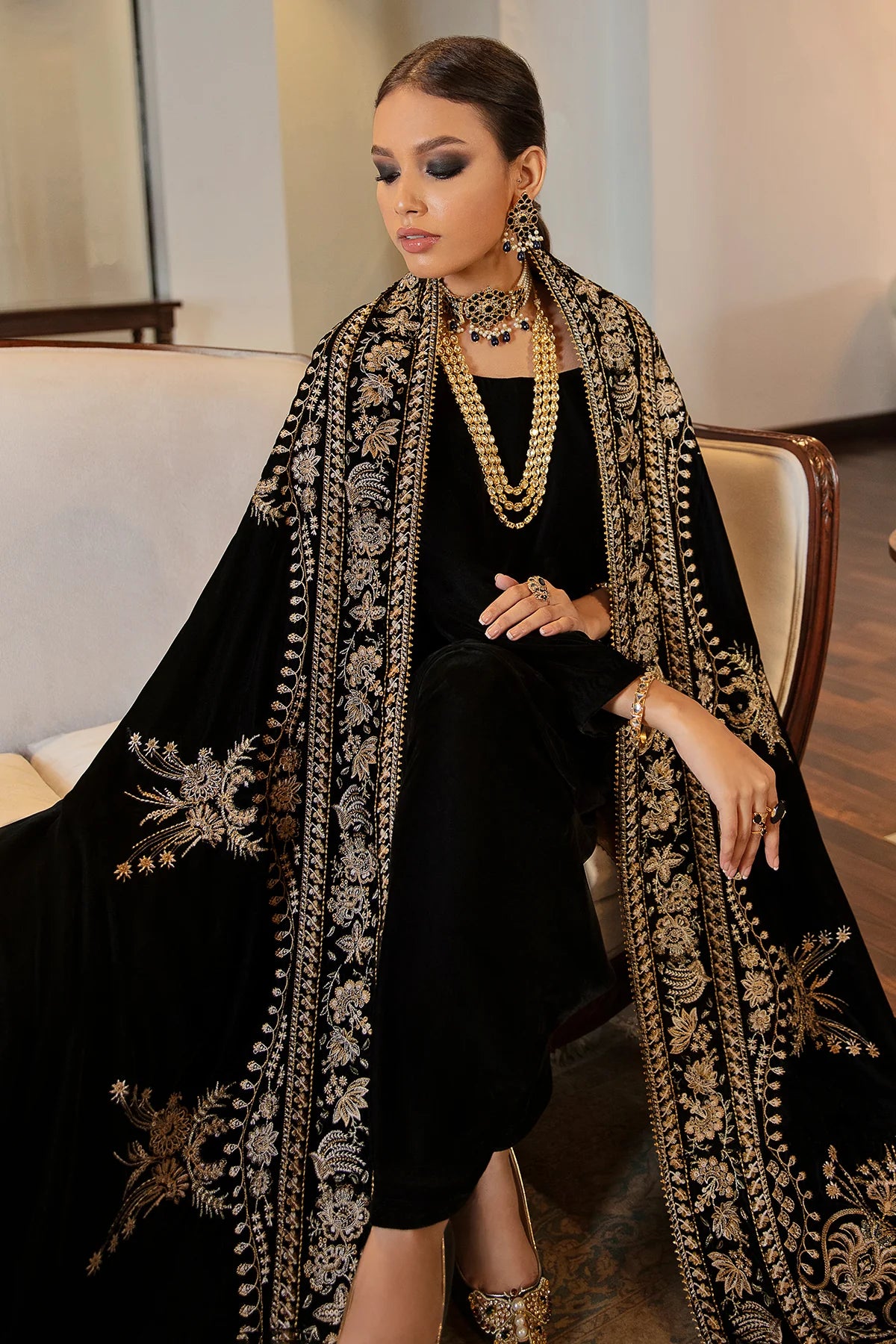 EMBROIDERED VELVET SHAWL VS-24 | Baroque