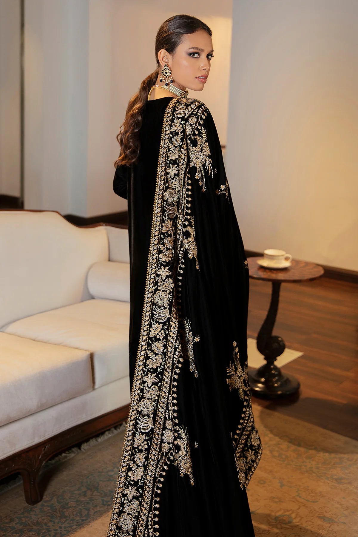 EMBROIDERED VELVET SHAWL VS-24 | Baroque