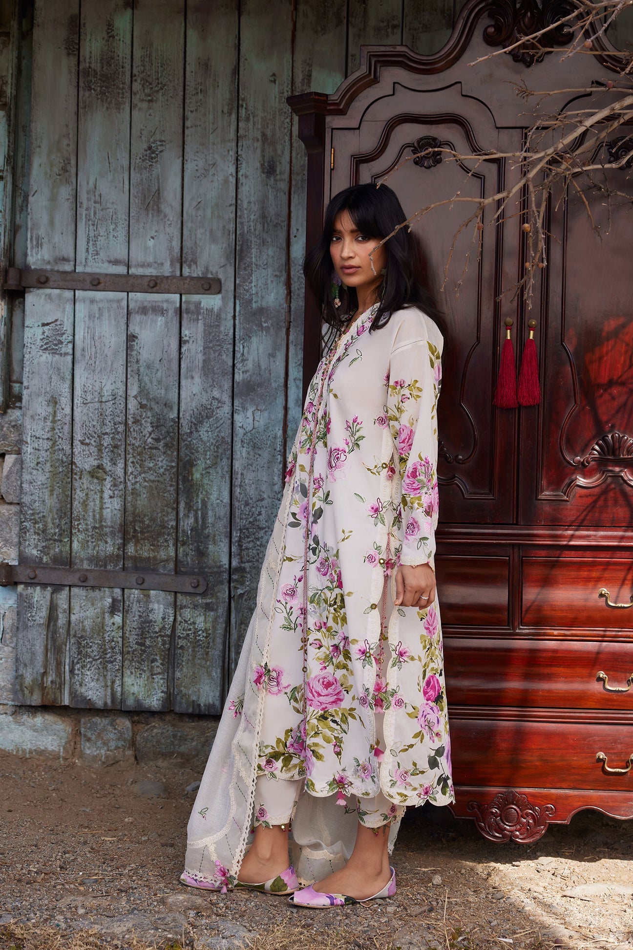 FĚN YÌ 粉意 (ZL26-11 B) | Zaha Festive Lawn’26