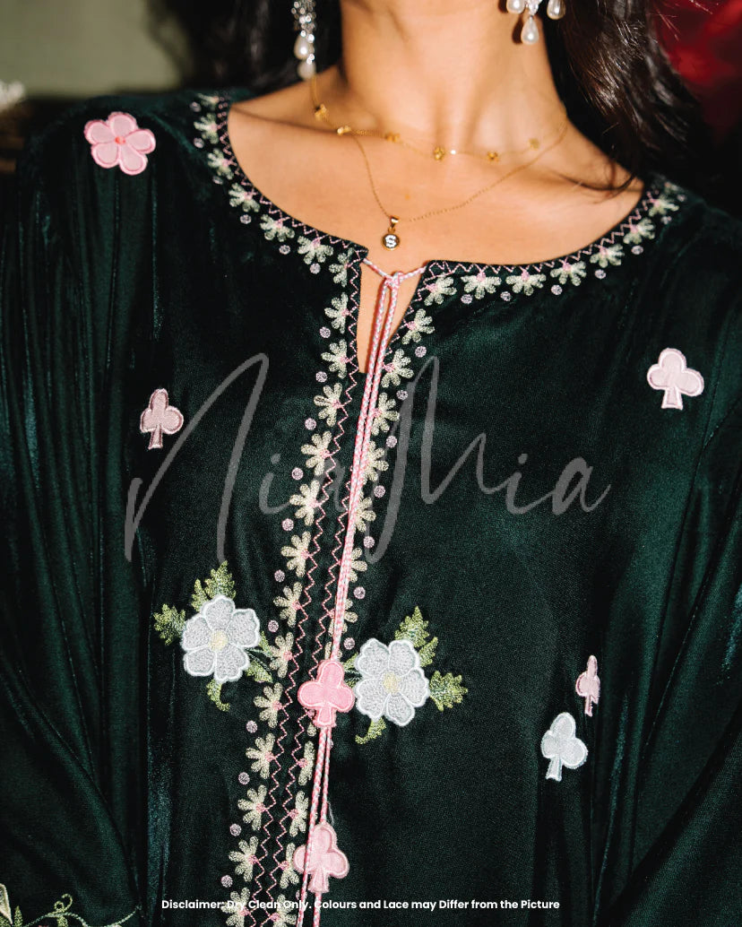 Mistletoe | Winter Edit I |  Nia Mia