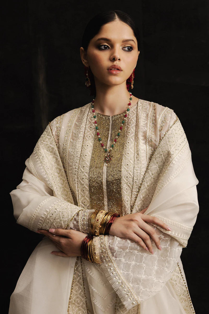 ZARRIN | STUDIO PORTRAITS | Zara Shahjahan