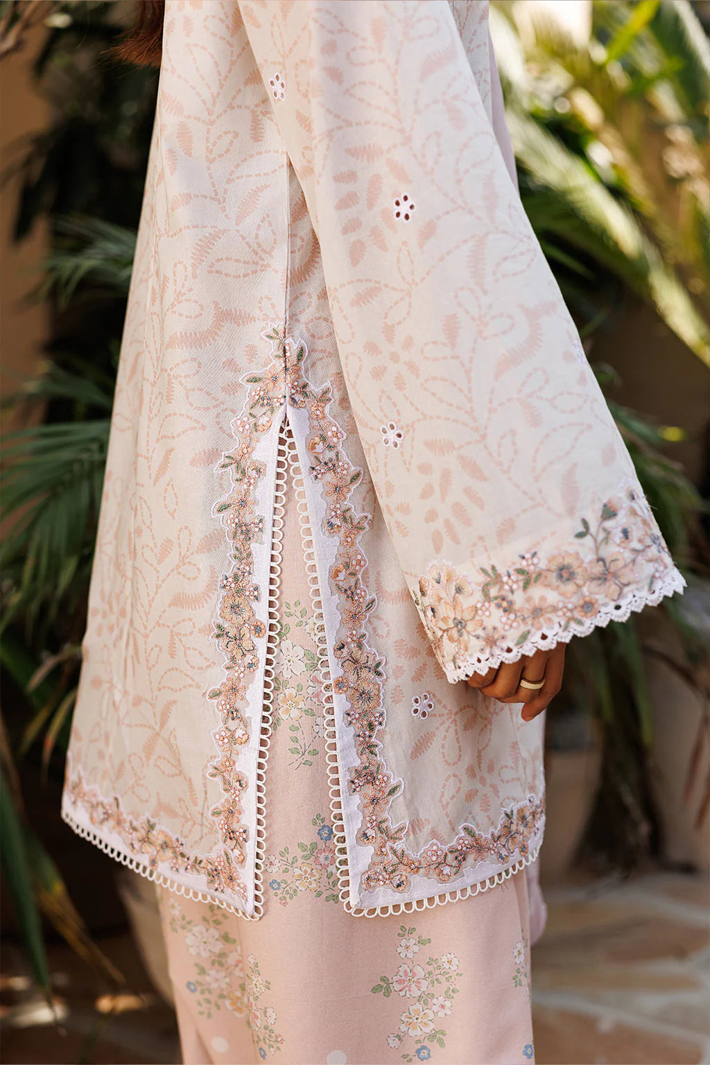 UE-670 Printed Lawn | Iznik