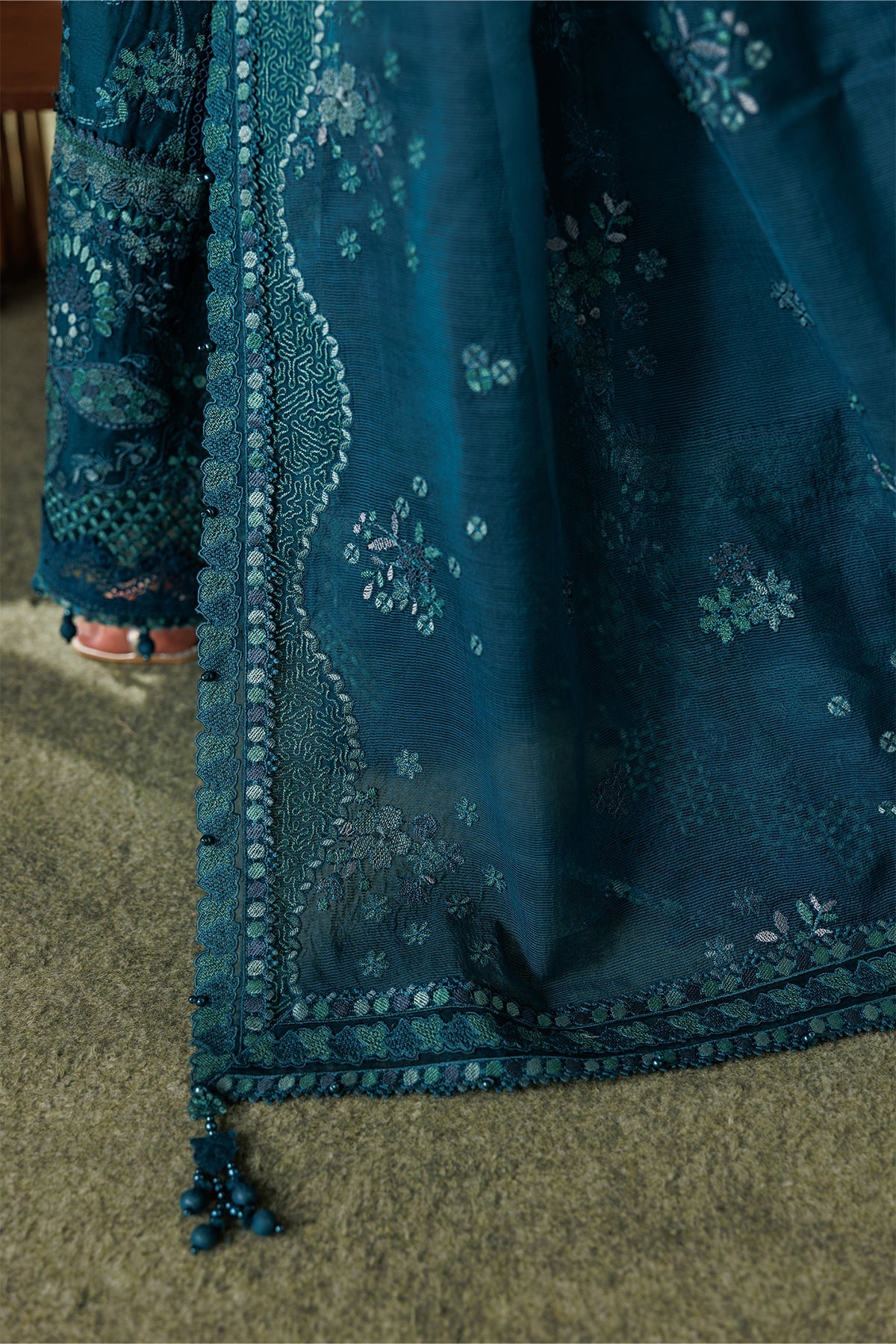 ELU26D04 | UNSTITCHED EID LAWN | Baroque